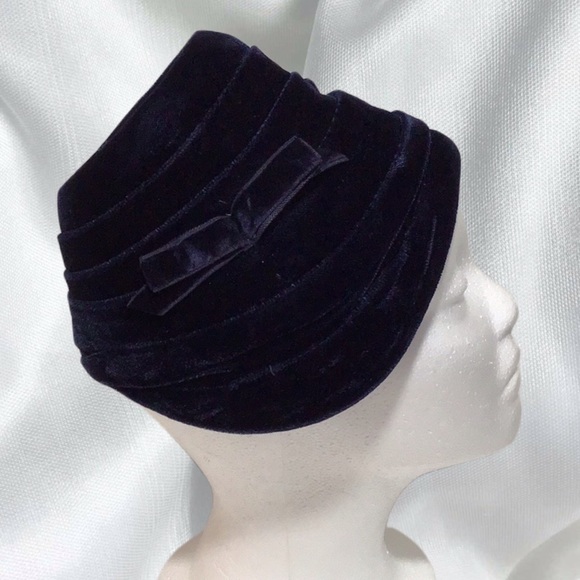 Vintage Ladies Hat, Blue Velvet - Picture 4 of 6